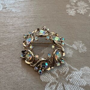 Vintage Gold Crystal Wreath Pin